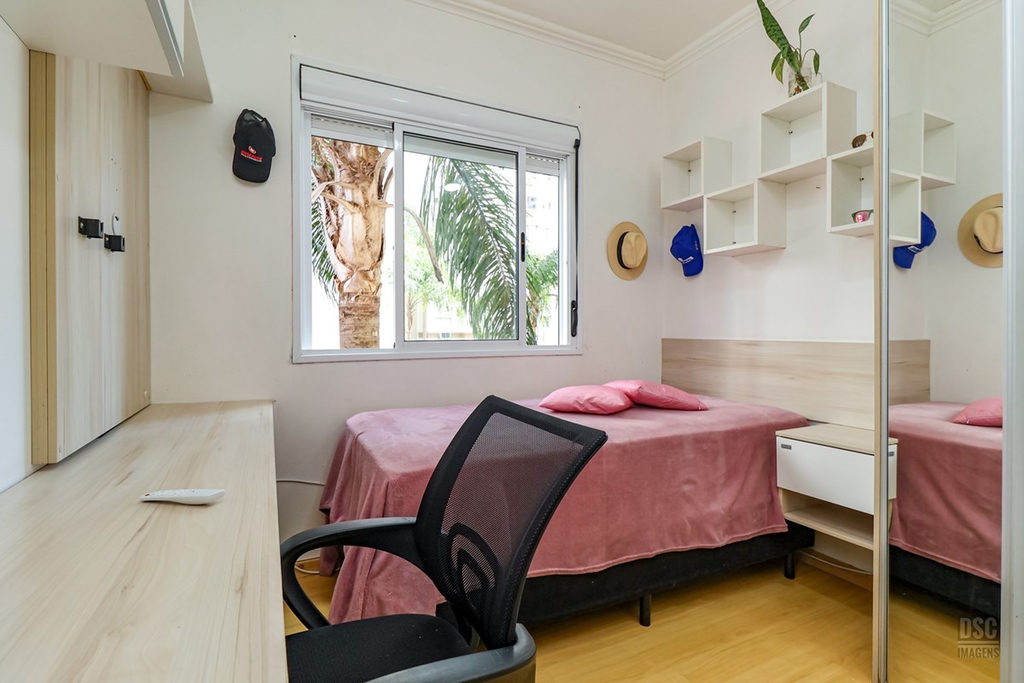 Apartamento para venda no bairro Vila Ipiranga em Porto Alegre
