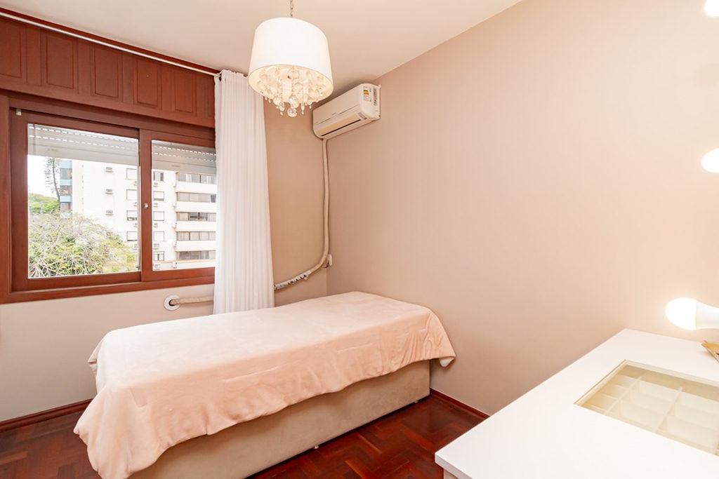 Apartamento para venda no bairro Vila Ipiranga em Porto Alegre