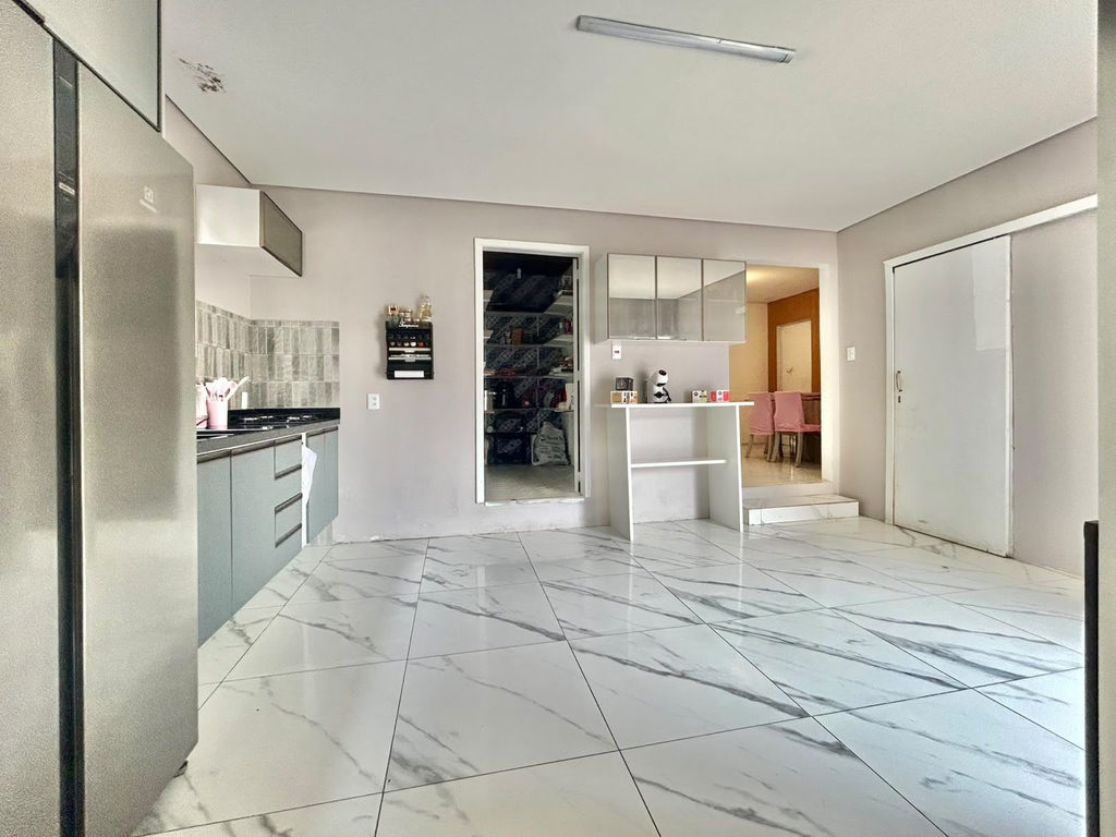 Casa para venda no bairro Vila Nova em Porto Alegre