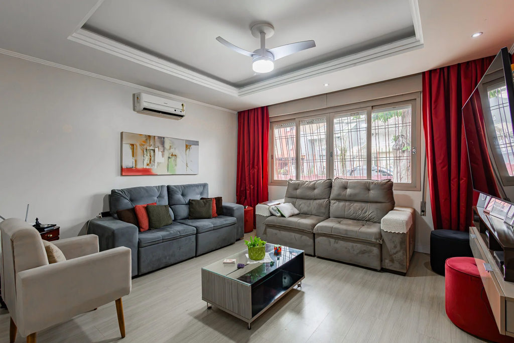 Casa para venda no bairro Partenon em Porto Alegre