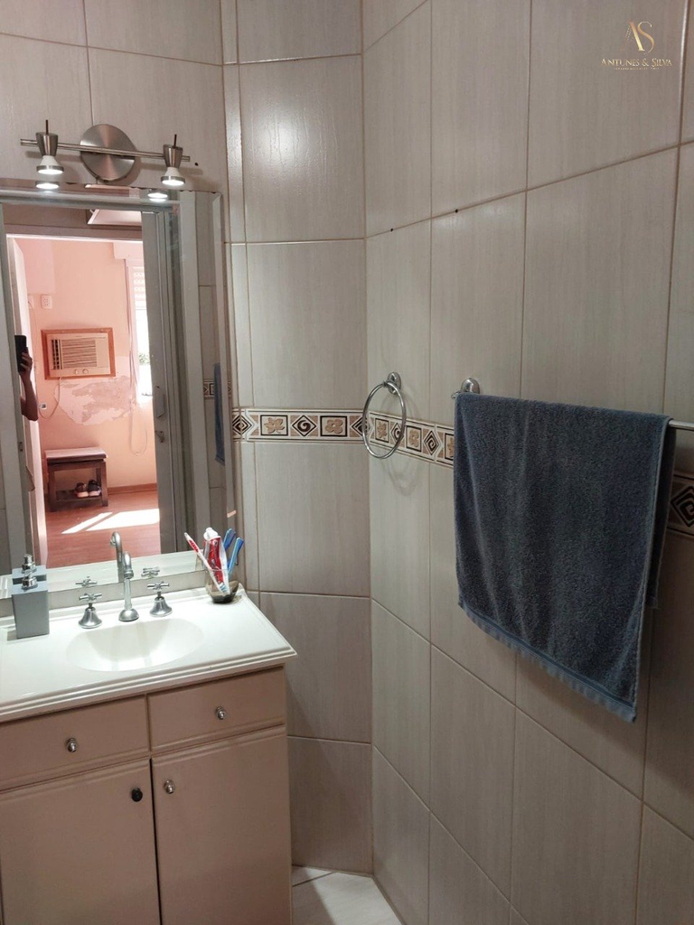 Apartamento para venda no bairro Vila Ipiranga em Porto Alegre