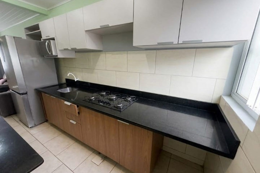 Casa para venda no bairro Guajuviras em Canoas