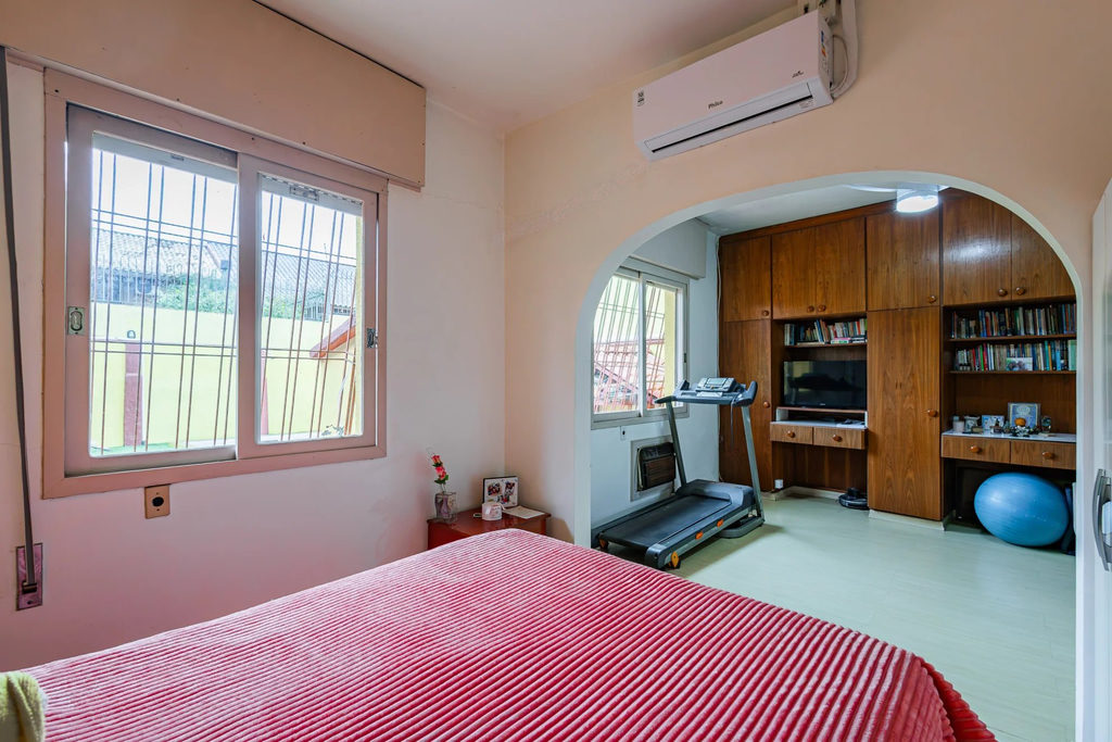 Casa para venda no bairro Partenon em Porto Alegre