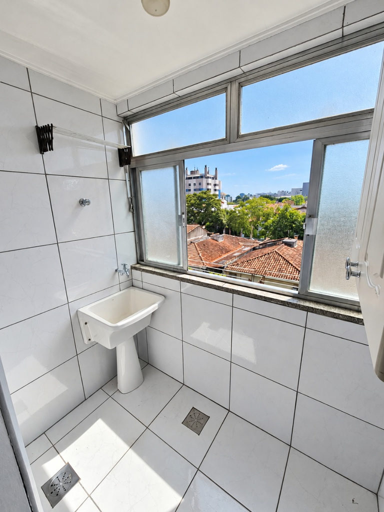 Apartamento para venda no bairro Vila Ipiranga em Porto Alegre