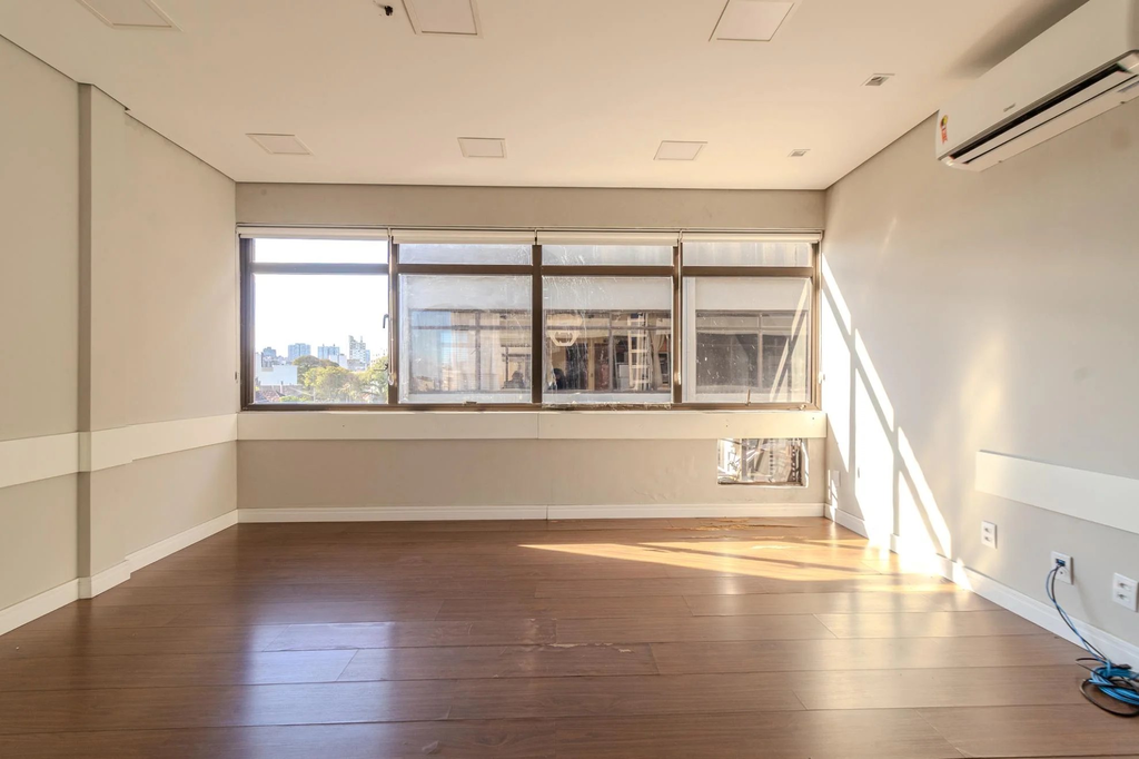 Sala para venda no bairro Petrópolis em Porto Alegre