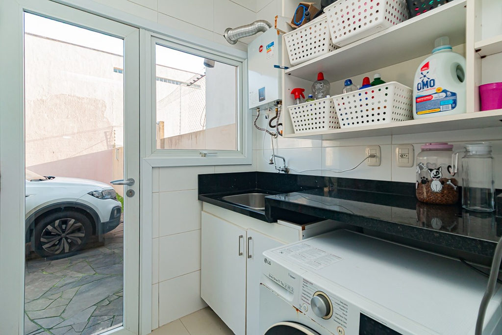 Casa para venda no bairro Guarujá em Porto Alegre