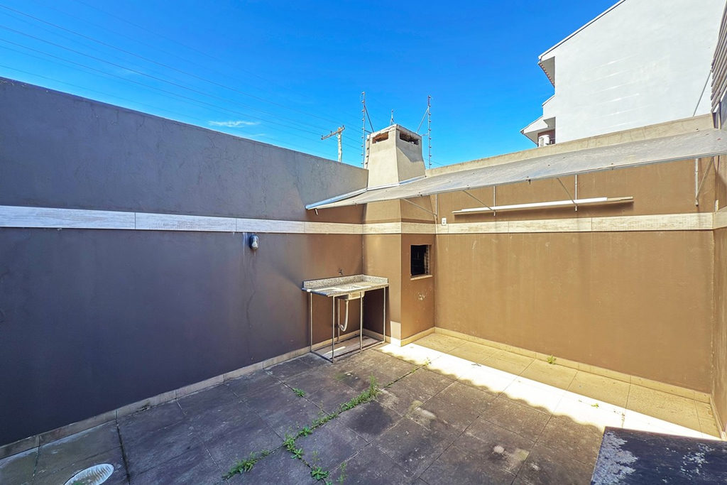 Casa para venda no bairro Guarujá em Porto Alegre