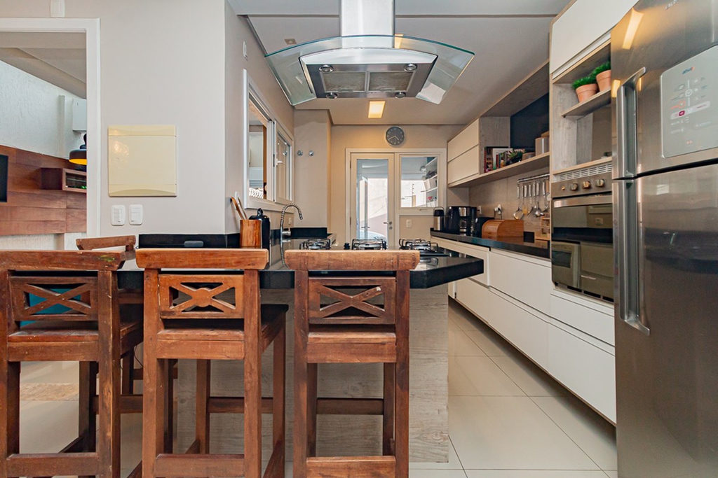 Casa para venda no bairro Guarujá em Porto Alegre