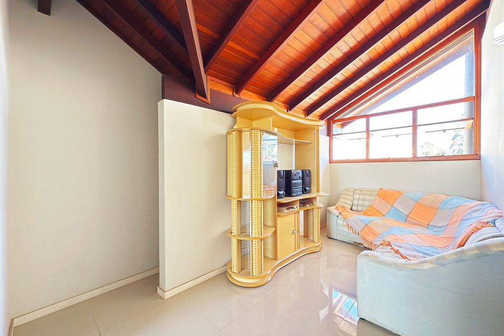 Casa para venda no bairro Guarujá em Porto Alegre