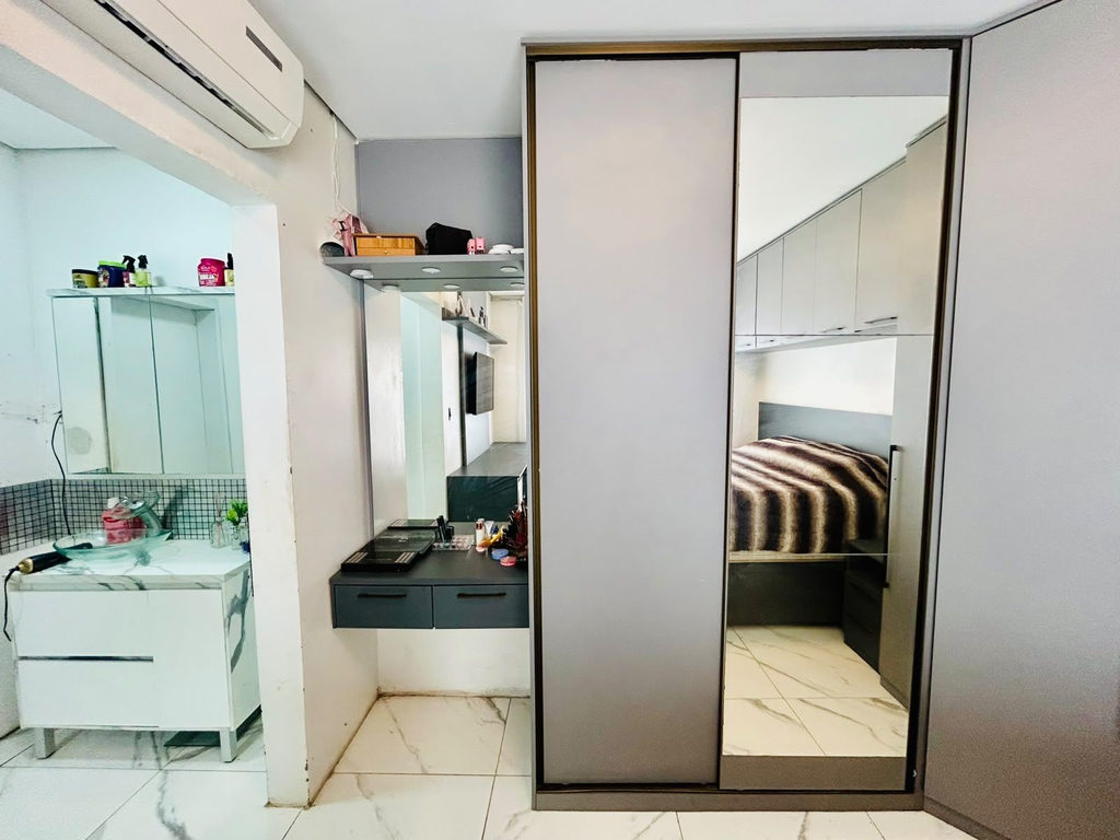 Casa para venda no bairro Vila Nova em Porto Alegre