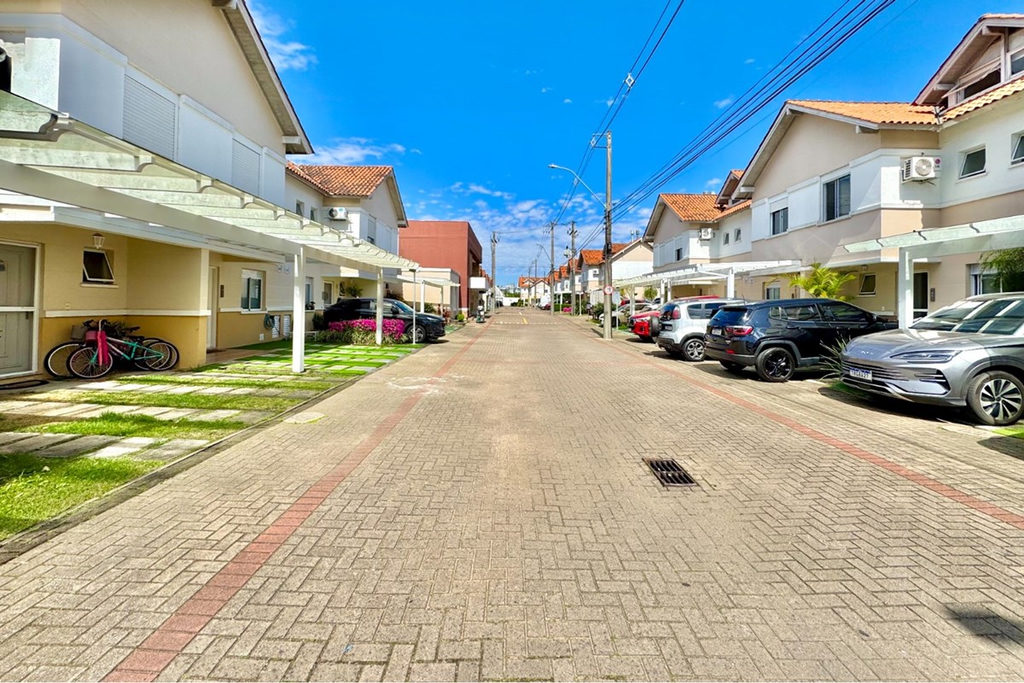 Casa em Condomínio para venda no bairro Moinhos de Vento em Canoas