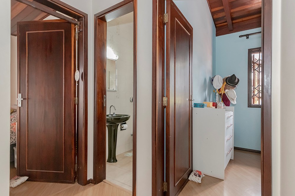 Casa para venda no bairro Jardim Itu Sabará em Porto Alegre