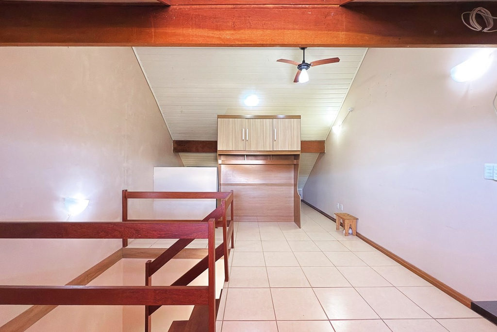 Casa para venda no bairro Guarujá em Porto Alegre