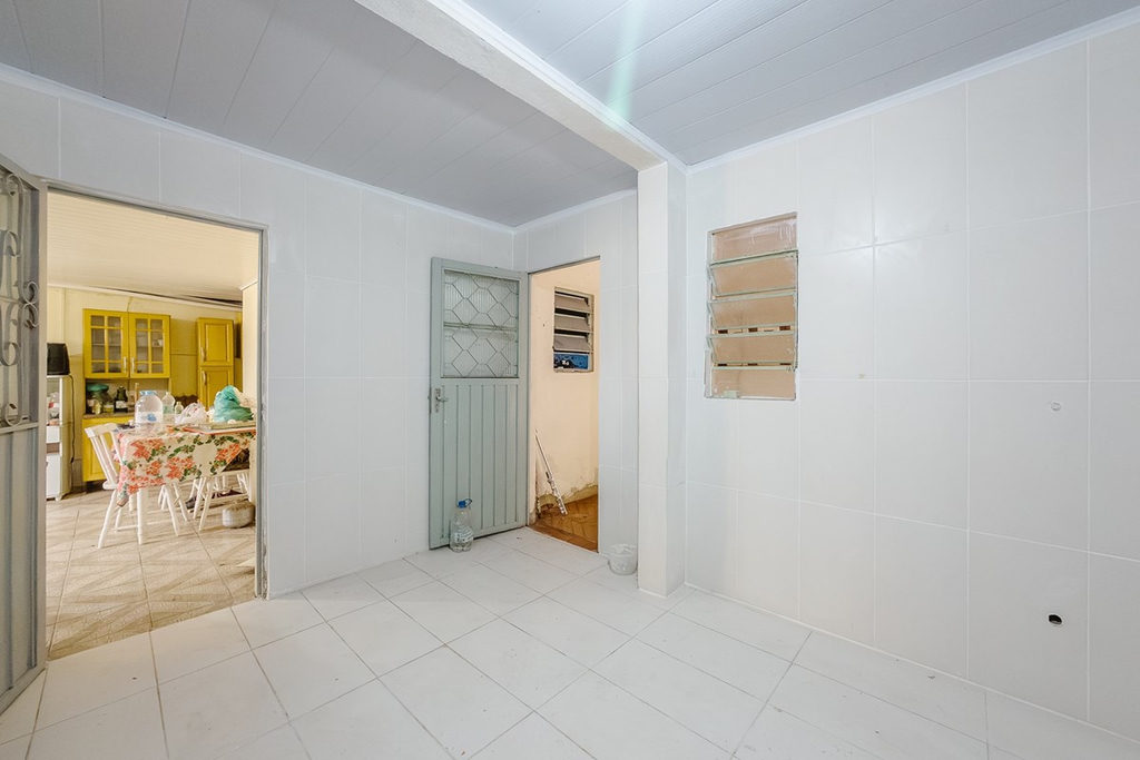 Casa para venda no bairro Guajuviras em Canoas