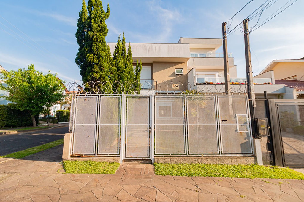Casa para venda no bairro Guarujá em Porto Alegre