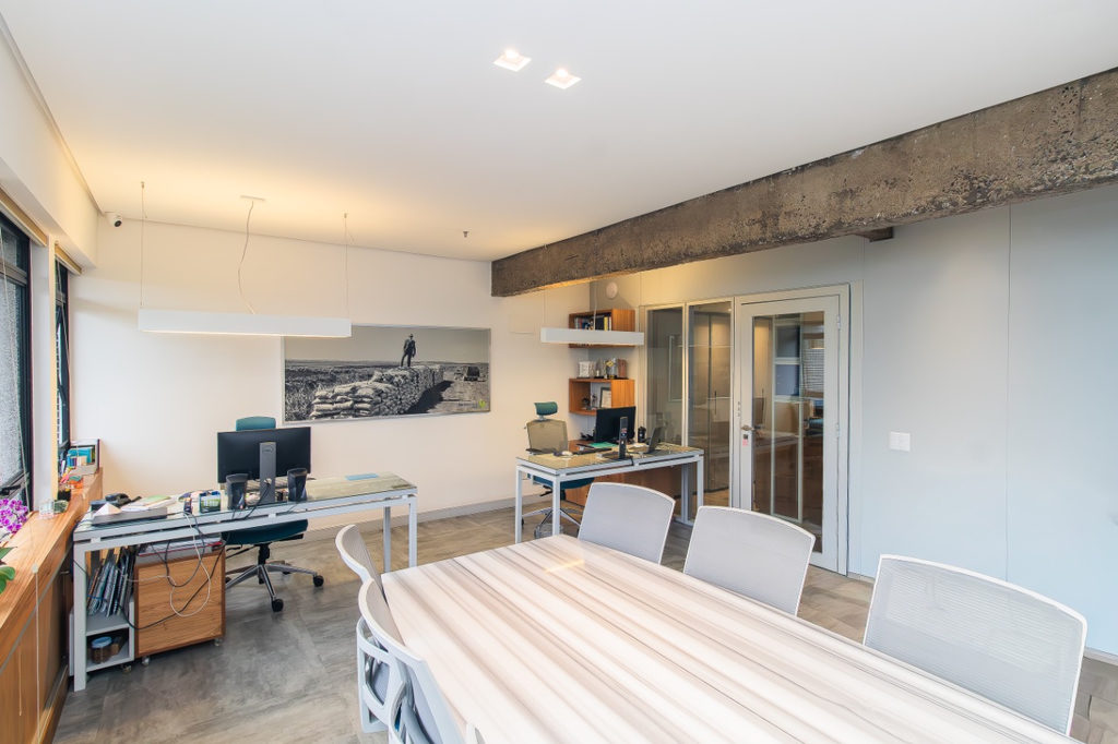 Sala para venda no bairro Moinhos de Vento em Porto Alegre