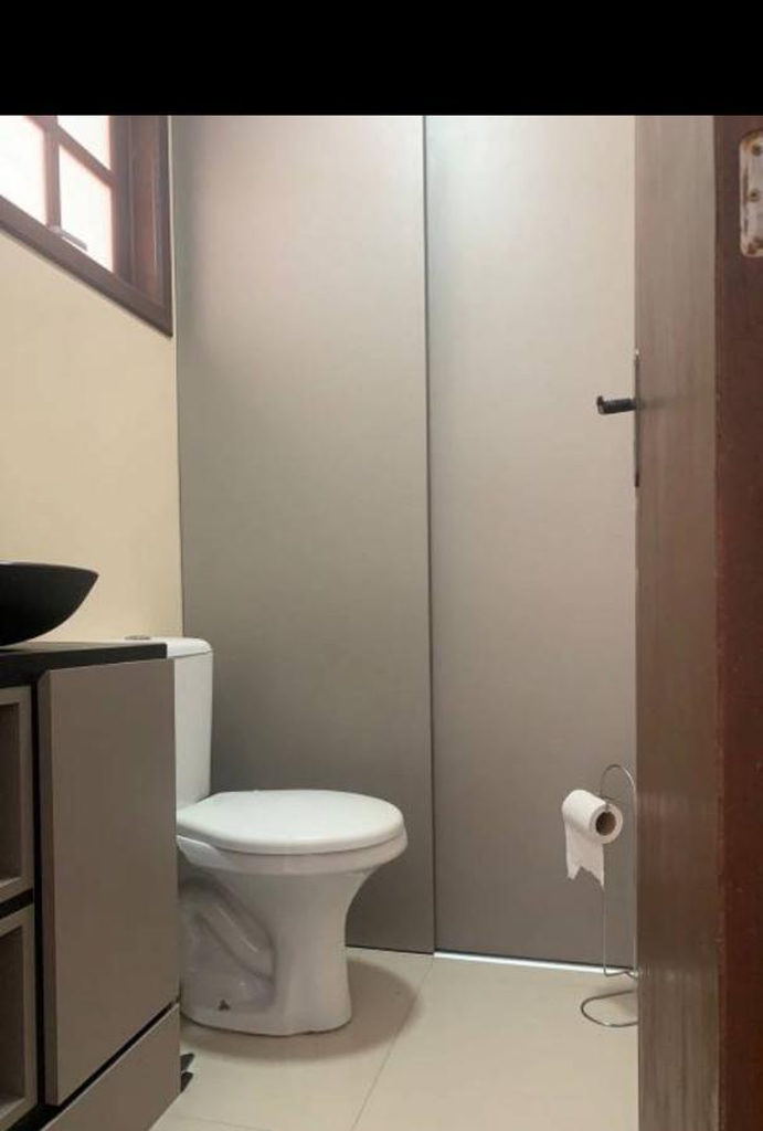 Casa para venda no bairro Guarujá em Porto Alegre