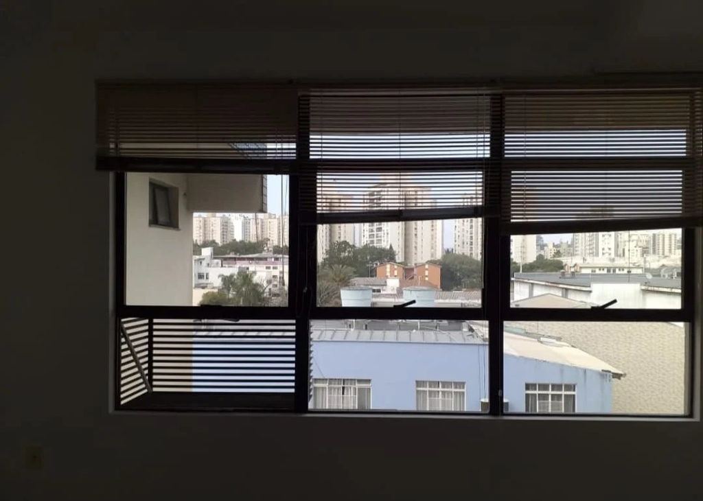 Sala para venda no bairro Passo da Areia em Porto Alegre