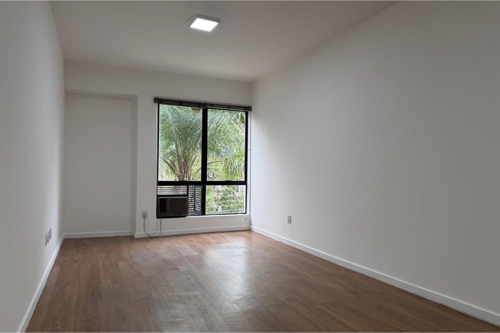 Sala para venda no bairro Petrópolis em Porto Alegre