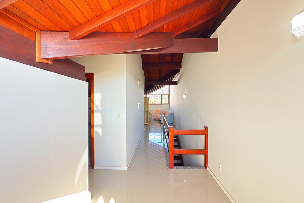 Casa para venda no bairro Guarujá em Porto Alegre
