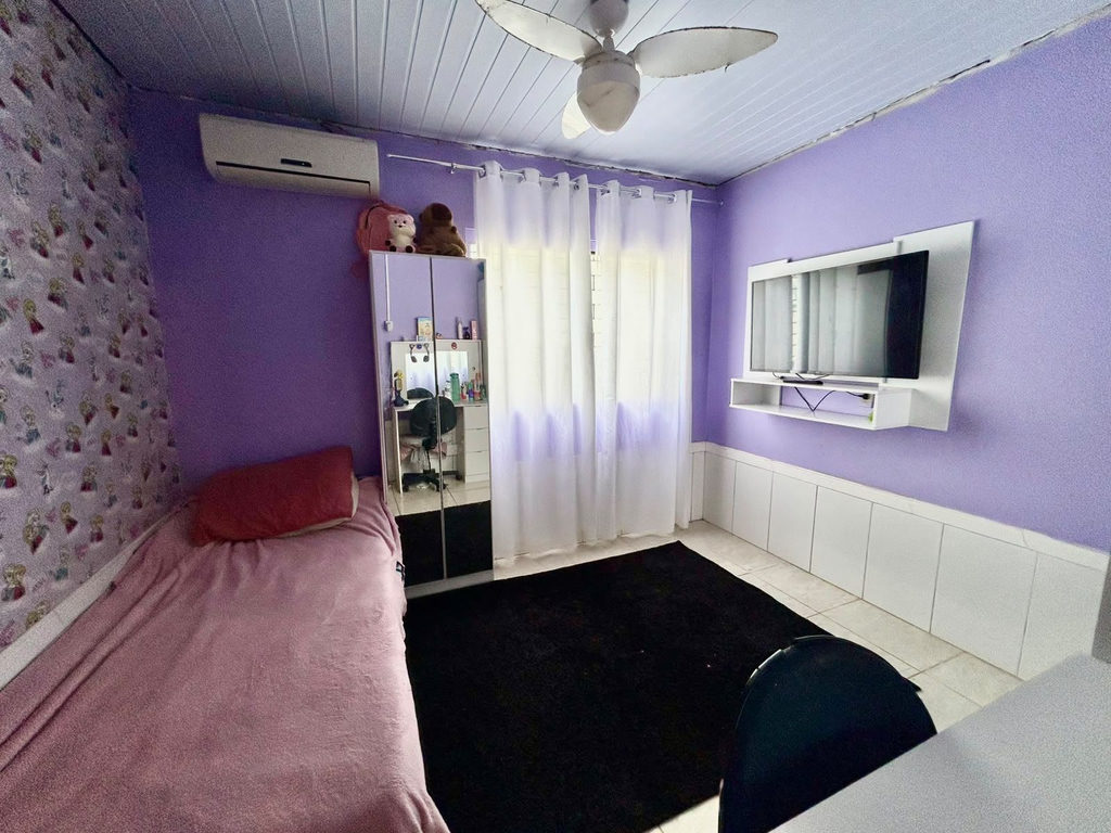 Casa para venda no bairro Vila Nova em Porto Alegre