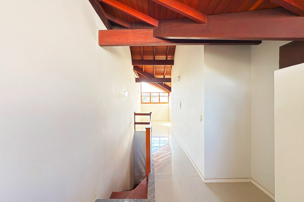 Casa para venda no bairro Guarujá em Porto Alegre