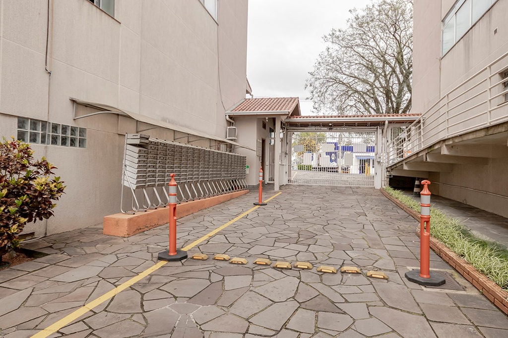 Apartamento para venda no bairro Vila Ipiranga em Porto Alegre