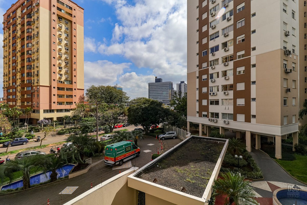 Apartamento para venda no bairro Vila Ipiranga em Porto Alegre