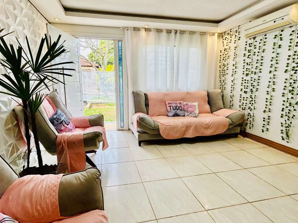 Casa para venda no bairro Vila Nova em Porto Alegre