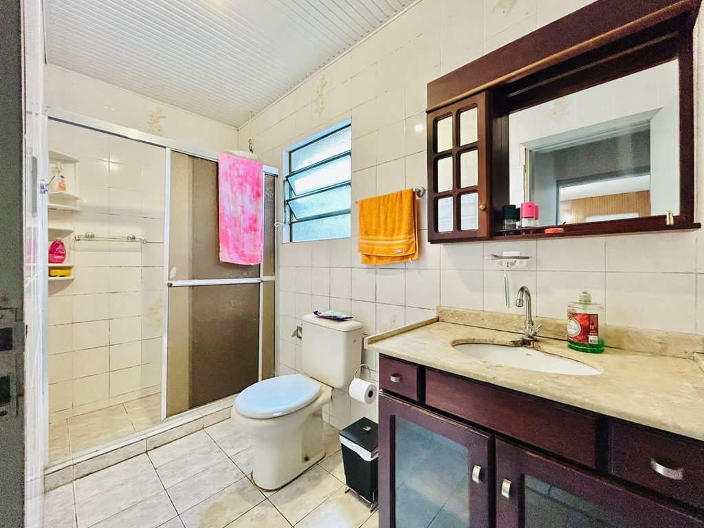 Casa para venda no bairro Vila Nova em Porto Alegre