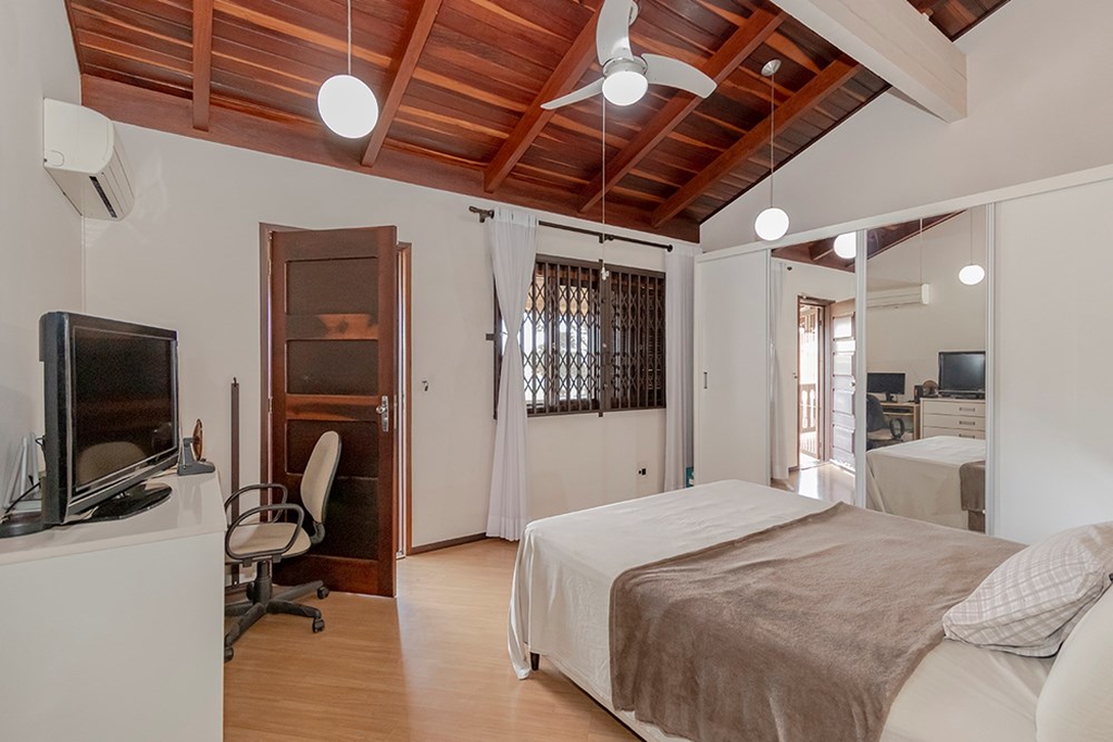 Casa para venda no bairro Jardim Itu Sabará em Porto Alegre