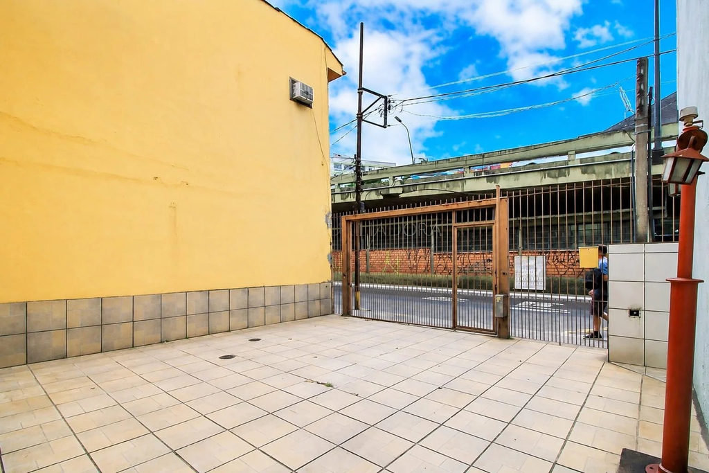 Casa para venda no bairro Santa Cecília em Porto Alegre
