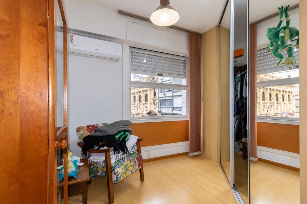 Apartamento para venda no bairro Centro Histórico em Porto Alegre