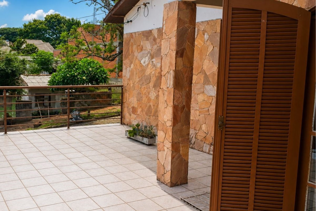 Casa para venda no bairro Partenon em Porto Alegre
