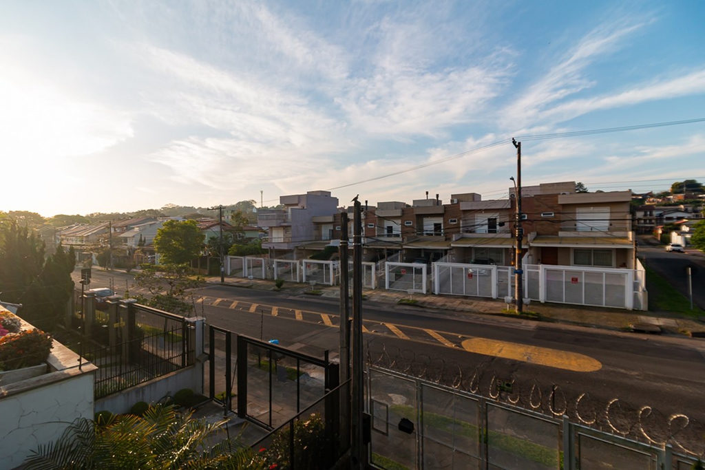 Casa para venda no bairro Guarujá em Porto Alegre