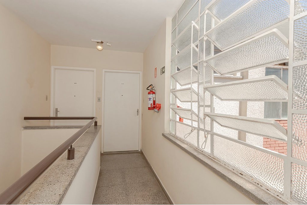 Apartamento para venda no bairro Medianeira em Porto Alegre