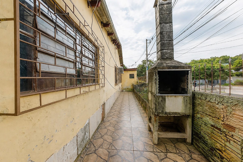 Casa para venda no bairro Guajuviras em Canoas