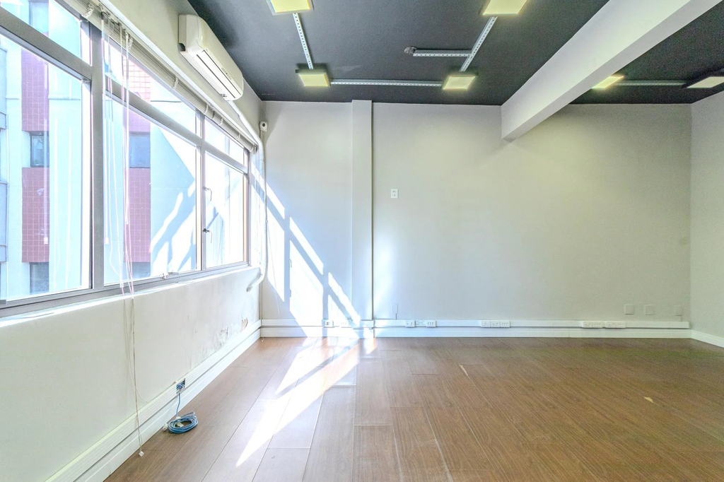 Sala para venda no bairro Petrópolis em Porto Alegre