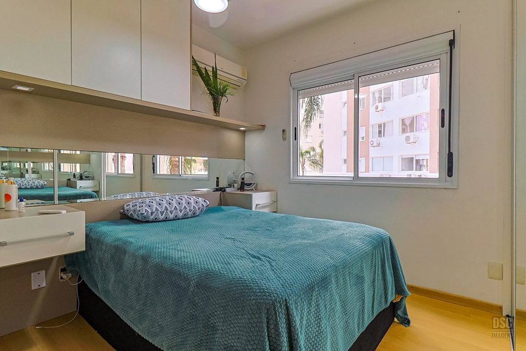 Apartamento para venda no bairro Vila Ipiranga em Porto Alegre