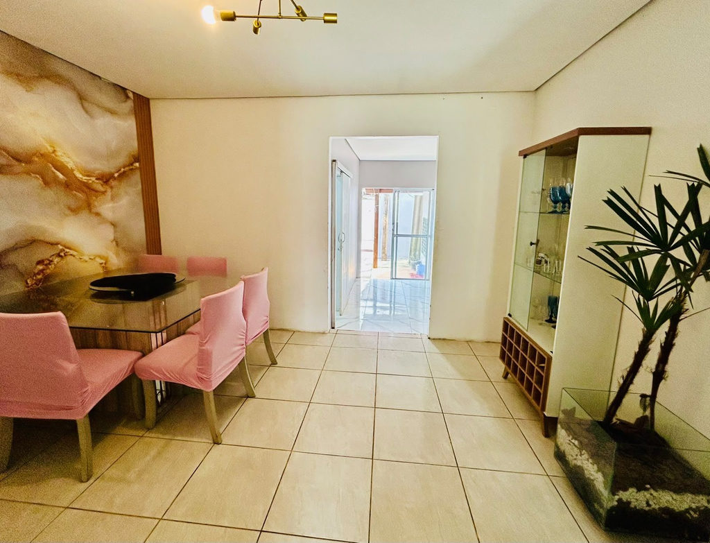 Casa para venda no bairro Vila Nova em Porto Alegre