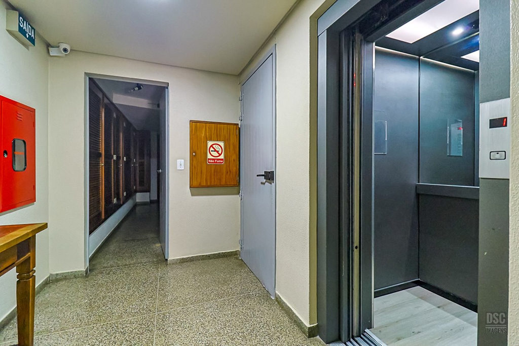 Sala para venda no bairro Passo da Areia em Porto Alegre