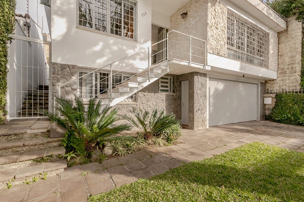 Casa para venda no bairro Três Figueiras em Porto Alegre
