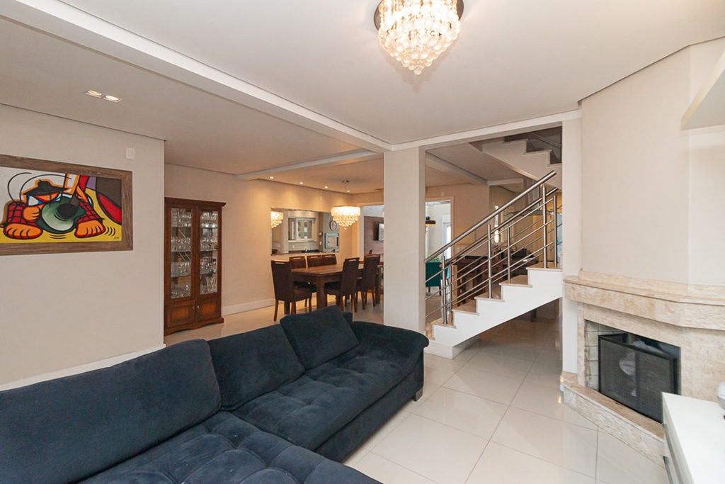 Casa para venda no bairro Guarujá em Porto Alegre
