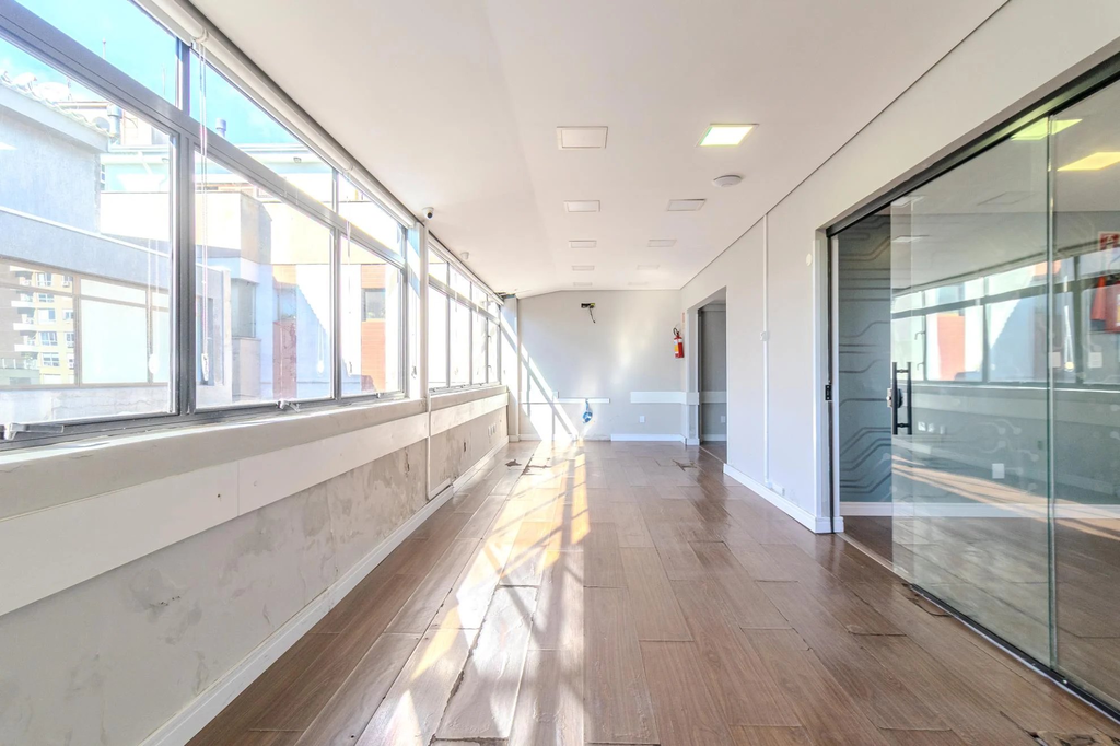 Sala para venda no bairro Petrópolis em Porto Alegre