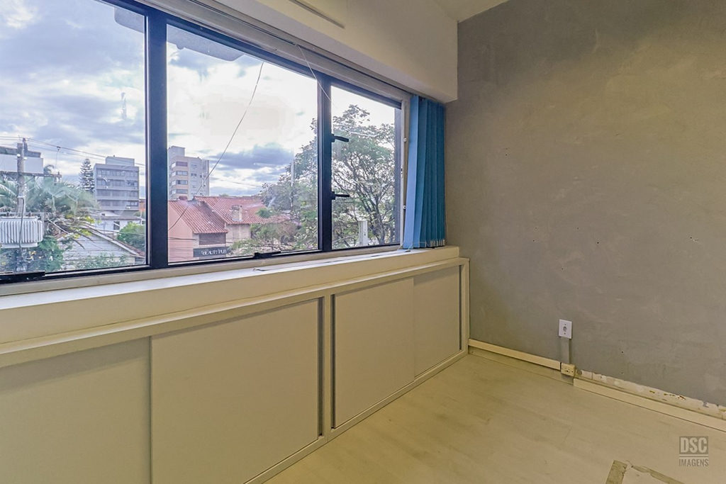 Sala para venda no bairro Passo da Areia em Porto Alegre