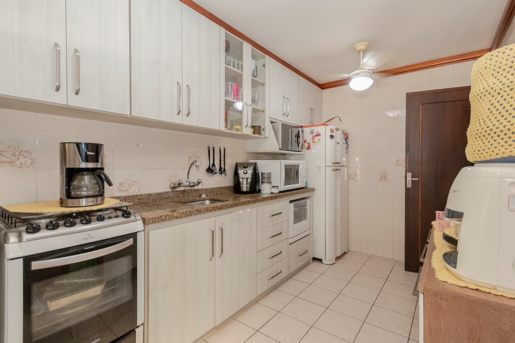 Casa para venda no bairro Jardim Itu Sabará em Porto Alegre