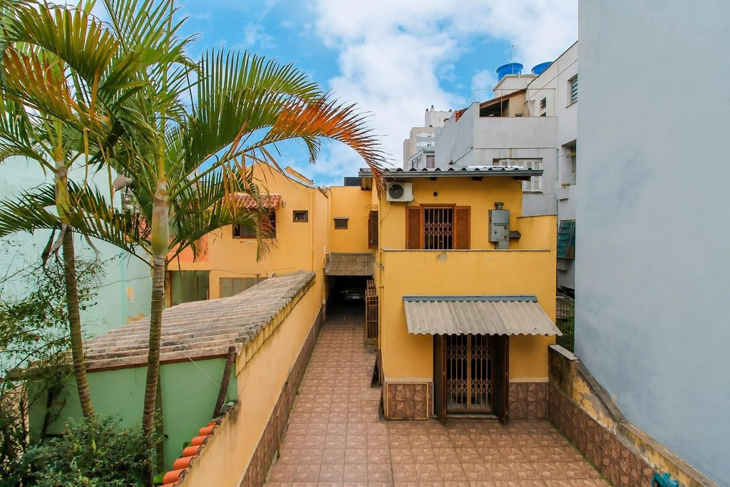 Casa para venda no bairro Santa Cecília em Porto Alegre