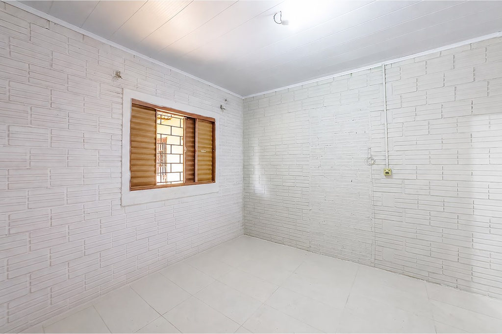 Casa para venda no bairro Guajuviras em Canoas