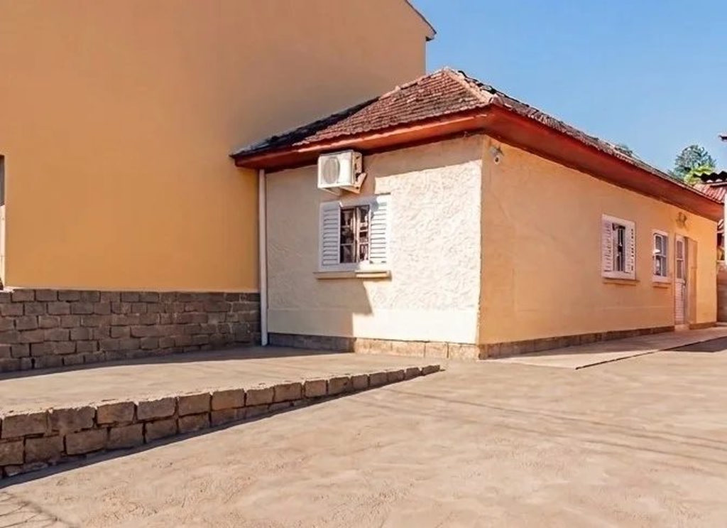 Casa para venda no bairro Jardim Itu Sabará em Porto Alegre
