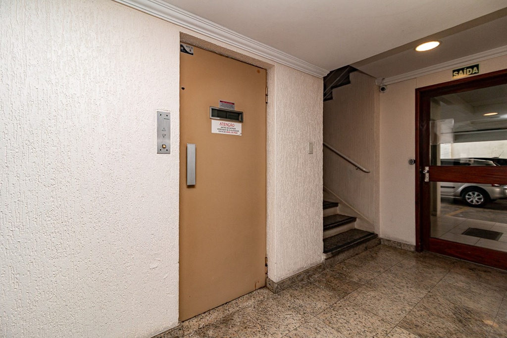Apartamento para venda no bairro Vila Ipiranga em Porto Alegre